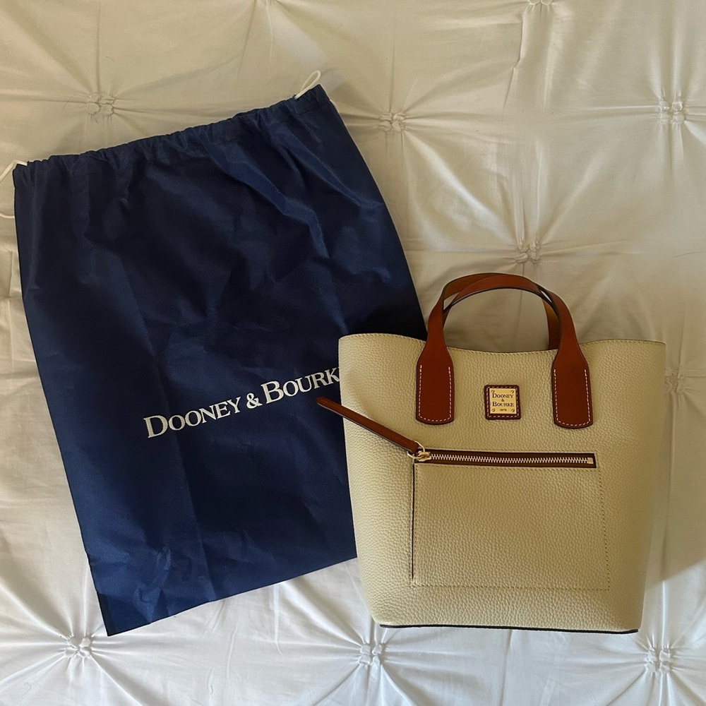 Like-New* Dooney & Bourke White Leather Crossbody Bag